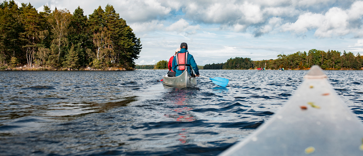 Man rowing in a canoe on the Rideau Lake