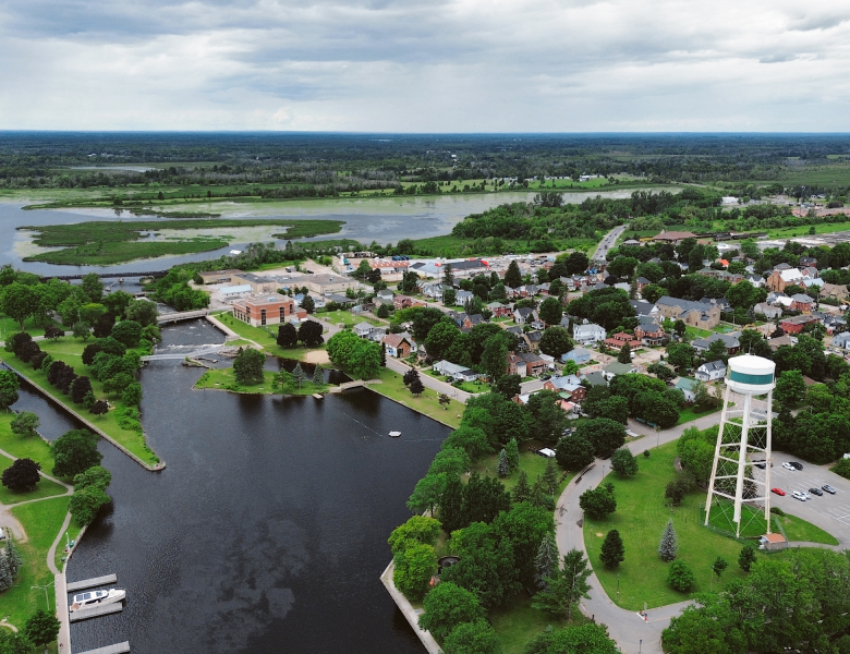 Bird eye view of Maple Ridge Estate and the landscape of Smiths Falls